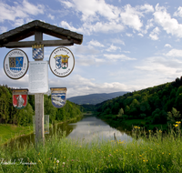 fileadmin/roha/images_galerie/orte_landschaft/Teisendorf/PE-SURSP-0006-D-roha-Petting-Teisendorf-Sur-Speicher-Wasser-Grenze-Wappen.png