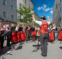 fileadmin/roha/images_galerie/orte_landschaft/Teisendorf/Teisendorf-Marktstrasse-Konzert/TEI-MA-STA-KON-2024-1-3932-D-roha--Teisendorf-Marktstrasse-Standkonzert.png