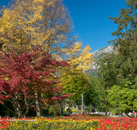 fileadmin/roha/images_galerie/orte_landschaft/Bad-Reich-Kurgarten-Beleuchtung/BAD-REI-KURGAR-0034-D-roha-Bad-Reichenhall-Kurgarten-Brunnnen-Hochstaufen.png