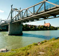 fileadmin/roha/images_galerie/orte_landschaft/Laufen/LAUF-BRUE-0011-D-roha-Laufen-Salzach-Bruecke-Wasser-Fluss-Stiftskirche.png