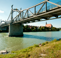 fileadmin/roha/images_galerie/orte_landschaft/Laufen/LAUF-BRUE-0011-D-roha-Laufen-Salzach-Bruecke-Wasser-Fluss-Stiftskirche.png