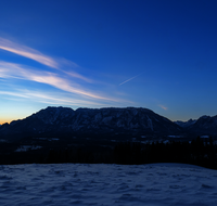 fileadmin/roha/Interessantes-in-Kurzform/ab-1-2025/SON-AU-JOH-WI-0002-0754-D-roha-Sonnenaufgang-Piding-Johannishoegl-Winter-Untersberg.png