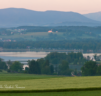 fileadmin/roha/images_galerie/orte_landschaft/Waging/WAG-SEE-0027-D-roha-Waginger-Tachinger-See-Sonnenaufgang-Muehlberg.png