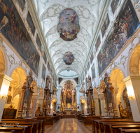 fileadmin/roha/images_galerie/orte_landschaft/Salzburg/St-Peter-Katakomben/SA-STPETER-0022-D-roha-Salzburg-Kirche-Sankt-Peter-Weihnachten.png