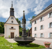 fileadmin/roha/images_galerie/orte_landschaft/Teisendorf/Achthal/TEI-ACHT-0011-02-D-roha-Teisendorf-Achthal-Kapelle-Brunnen-Wohnhaus.png