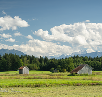 fileadmin/roha/images_galerie/orte_landschaft/Haarmoos/HAARM-0034-08-D-roha-Abtsdorf-Haarmoos-Watzmann-Schlafende-Hexe-Stadel.png