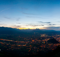 fileadmin/roha/images_galerie/orte_landschaft/Salzburg/Gaisberg-Flughafen-Wals/SA-GAISB-PAN-0024-P-D-roha-Salzburg-Gaisberg-Panorama-Sonnenuntergang-Hochstaufen-Nacht.png