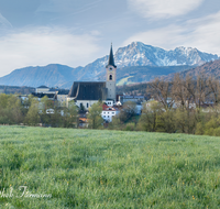 fileadmin/roha/images_galerie/orte_landschaft/Teisendorf/TEI-NORD-WEST-0050-P-M-D-roha-Teisendorf-Fuderheuberg-Hochstaufen-Kirche.png