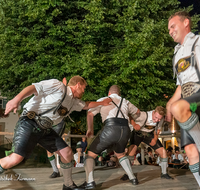 fileadmin/roha/images_galerie/brauchtum/Tracht/Trachtenverein_Anger/BR-TRACH-ANG-20190908-2150-01-D-roha-Brauchtum-Tracht-Anger-Hoeglwoerth-Plattler.png