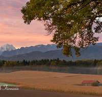 fileadmin/roha/Lieblingsbilder-making/STIM-SAALD-WATZ-0001-D-roha-Stimmung-Sonnenaufgang-Saaldorf-Watzmann.png