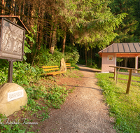 fileadmin/roha/images_galerie/kirche_religion/Ainring-Kreuzweg/KKKM-AINR-KR-04-0020-5-D-roha-Kreuzweg-Ainring-Kasaleitn-Bank.png