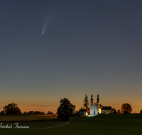 fileadmin/roha/images_galerie/orte_landschaft/Oberndorf_-_Oesterreich/LANDS-HIM-NA-KOM-0004-D-roha-Landschaft-Himmel-Nacht-Komet-Neowise-Maria-Buehel.png