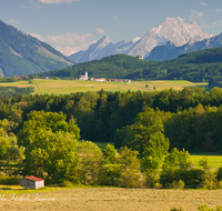 fileadmin/roha/images_galerie/orte_landschaft/Ainring/LANDS-SILL-0007-D-roha-Landschaft-Saaldorf-Sillersdorf-Ulrichshoegl-Watzmann-Landwirtschaft.png