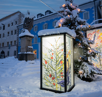 fileadmin/roha/images_galerie/orte_landschaft/Laufen/LAUF-STADT-WEIH-0002-1632-2-D-M-roha-Laufen-Weihnachten-Rupertusplatz-Nacht-Laterne.png