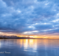 fileadmin/roha/images_galerie/stimmung-Sonne/Sonnenuntergang/SON-UN-CHIEM-0074-D-roha-Sonne-Sonnenuntergang-Chiemsee-Chieming-Wasser-Wolkenstimmung.png