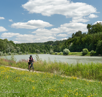 fileadmin/roha/images_galerie/orte_landschaft/Burghausen/SPO-E-BIKE-SALZ-0004-D-roha-Sport-E-Bike-Salzach-Burghausen.png