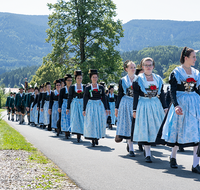 fileadmin/roha/images_galerie/orte_landschaft/Teisendorf/Neukirchen/Trachtenfest-Neukirchen-2019/BR-FEST-NEUK-TRACH-2019-08-11-1157-04-D-roha-Brauchtum-Fest-Neukirchen-Trachtenverein-Festzug.png