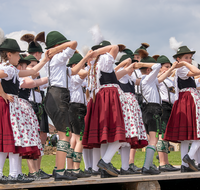 fileadmin/roha/images_galerie/brauchtum/Tracht/Trachtenverein_Anger/BR-MAIB-ANG-2017-1345-02-D-roha-Brauchtum-Maibaum-Anger-Trachten-Kinder-Jugend-Auftanz.png