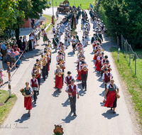 fileadmin/roha/images_galerie/orte_landschaft/Anger/Anger-Trachten-Musik-Fest/BR-FEST-ANG-MUS-TRACH-2018-08-19-1230-04-D-roha-Brauchtum-Fest-Anger-Trachtenverein-Musikkapelle-Festzug.png