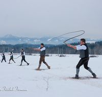 fileadmin/roha/images_galerie/brauchtum/Schnalzen/BR-SCHNA-UFER-1517-05-D-roha-Brauchtum-Schnalzen-Teisendorf-Rupertiwinkel-Ufering-Winter-Schnee.png