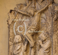 fileadmin/roha/images_galerie/kirche_religion/Salzburg/SA-NONNB-DET-0007-D-roha-Salzburg-Nonnberg-Kloster-Marmor-Relief-Kreuz.jpg