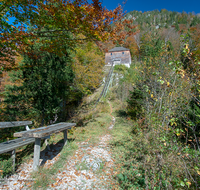 fileadmin/roha/images_galerie/orte_landschaft/Schneizlreuth/SCHNEILZL-WEISSB-HIM-0016-D-roha-Weissbach-Soleleitung-Himmelsleiter-Weg-Bank.png