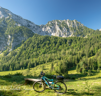 fileadmin/roha/images_galerie/orte_landschaft/Piding/SPO-E-BIKE-PID-ST-ALM-0001-D-roha-Sport-E-Bike-Piding-Hochstaufen-Steiner-Alm.png