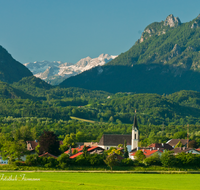 fileadmin/roha/images_galerie/orte_landschaft/Piding/PID-PAN-0010-D-roha-Piding-Panorama-Untersberg-Lattengebirge-Kirche.png