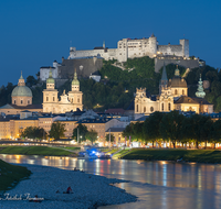 fileadmin/roha/images_galerie/orte_landschaft/Salzburg/Nacht-Salzburg/SA-ALTST-NACHT-0007-0-16-D-roha-Salzburg-Altstadt-Nacht-Salzach-Dom-Festung-Kollegienkirche.png