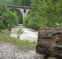 fileadmin/roha/images_galerie/orte_landschaft/Bayerisch-Gmain/BAY-GM-SPEIK-0006-D-roha-Bayerisch-Gmain-Weissbach-Speik-Viadukt.png