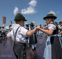 fileadmin/roha/images_galerie/brauchtum/Tracht/Trachtenverein_Teisendorf/BR-TRACH-TANZ-2023-HO-1205-1-D-roha-Brauchtum-Tracht-Tanz-Holzhausen.png