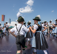 fileadmin/roha/images_galerie/brauchtum/Tracht/Trachtenverein_Teisendorf/BR-TRACH-TANZ-2023-HO-1205-6-D-roha-Brauchtum-Tracht-Tanz-Holzhausen.png