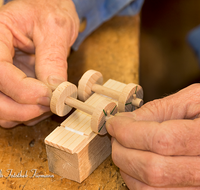 fileadmin/roha/images_galerie/arbeit_technik/Handwerk/HAN-SCHNITZ-BGD-RA-0035-D-roha-Handwerk-Schnitzer-Handwerkskunst-Ramsau-Berchtesgadener-Ware.png