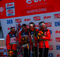 fileadmin/roha/images_galerie/Freizeit-Sport/Biathlon/SPO-BIATH-0551-1651-D-roha-Sport-Biathlon-Ruhpolding-2012-Weltmeisterschaft-Siegerehrung-Staffel.png