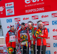 fileadmin/roha/images_galerie/Freizeit-Sport/Biathlon/SPO-BIATH-0551-1651-D-roha-Sport-Biathlon-Ruhpolding-2012-Weltmeisterschaft-Siegerehrung-Staffel.png