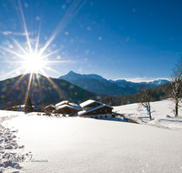 fileadmin/roha/images_galerie/orte_landschaft/Berchtesgaden/Maria_Gern/BGD-MARIAGERN-0021-D-roha-Maria-Gern-Sonne-Winter-Schnee.png