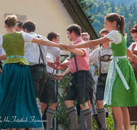 fileadmin/roha/images_galerie/brauchtum/Tracht/BR-ALMM-STEIN-ALM-1418-02-D-roha-Brauchtum-Almmesse-Piding-Steineralm-Trachtenverein-Anger-Hoeglwoerth-D-Staufenecker-Muehlradl.png