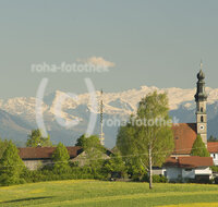 fileadmin/roha/images_galerie/orte_landschaft/Kirchanschoering/KIRCH-KIRCHST-0011-D-roha-Kirchanschoering-Kirchstein-Kirche-Steinernes-Meer.jpg