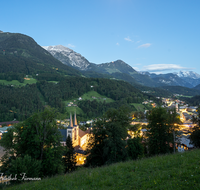 fileadmin/roha/images_galerie/orte_landschaft/Berchtesgaden/Markt-Berchtesgaden/BGD-PANO-NA-0001-2143-01-D-M-roha-Berchtesgaden-Panorama-Watzmann-Nacht-Berchtesgaden-Panorama-Watzmann-Nacht.png