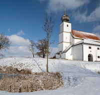 fileadmin/roha/images_galerie/kirche_religion/Saaldorf/SAAL-STEINBR-WI-0027-D-roha-Saaldorf-Steinbruenning-Kirche-Winter.png