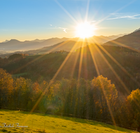 fileadmin/roha/images_galerie/stimmung-Sonne/Sonnenaufgang/SO-AU-HOCHH-3-0711-D-roha-Sonnenaufgang-Hochhorn-Neukirchen-Rupertiwinkel.png