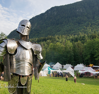 fileadmin/roha/images_galerie/brauchtum/Ritter-Mittelalter/BR-MITTELALT-PID-2016-1756-01-D-roha-Brauchtum-Mittelalterfest-Piding-Schloss-Staufeneck-Ritter-Ruestung.png