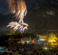 fileadmin/roha/images_galerie/brauchtum/Feuerwerk/MU-KL-PHIL-THUMS-2019-2207-02-D-roha-Musik-klassisch-Philharmonie-Bad-Reichenhall-Thumsee-brennt-Feuerwerk.png