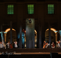 fileadmin/roha/images_galerie/orte_landschaft/Salzburg/Jedermann/2015/SA-KU-JEDERM-2015-2249-01-D-roha-Salzburg-Festspiele-Jedermann-Theater-Dom.png