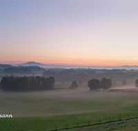 fileadmin/roha/images_galerie/stimmung-Sonne/Sonnenaufgang/SO-AU-ANG-VACH-0018-D-P-roha-Sonnenaufgang-Anger-Vachenlueg-Strass-Ainring-Gaisberg-Surtal.png