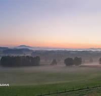 fileadmin/roha/images_galerie/stimmung-Sonne/Sonnenaufgang/SO-AU-ANG-VACH-0018-D-P-roha-Sonnenaufgang-Anger-Vachenlueg-Strass-Ainring-Gaisberg-Surtal.png