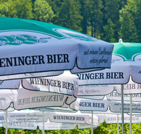 fileadmin/roha/images_galerie/kulinarisch/Wieninger/WIENINGER-SCHIRM-0003-D-roha-Wieninger-Brauerei-Bier-Sonnen-Schirm-Gartenfest.png