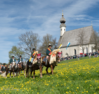 fileadmin/roha/images_galerie/brauchtum/Leonhardiritt/Traunstein-Georgiritt/BR-PFRI-TRAUNST-2019-1058-01-D-roha-Brauchtum-Pferdeumritt-Georgiritt-Traunstein-Ettendorfer-Kircherl.png