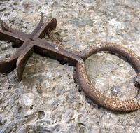 fileadmin/roha/images_galerie/orte_landschaft/Laufen/Klosterfriedhof/LAUF-KAPUZ-KI-0050-D-roha-Laufen-Kapuzinerkloster-Friedhof-Gruftengang.png