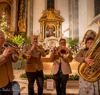 fileadmin/roha/images_galerie/orte_landschaft/Laufen/LAUF-STIFTSK-KR-0001-1819-D-roha-Laufen-Stiftskirche-Krippensingen.png